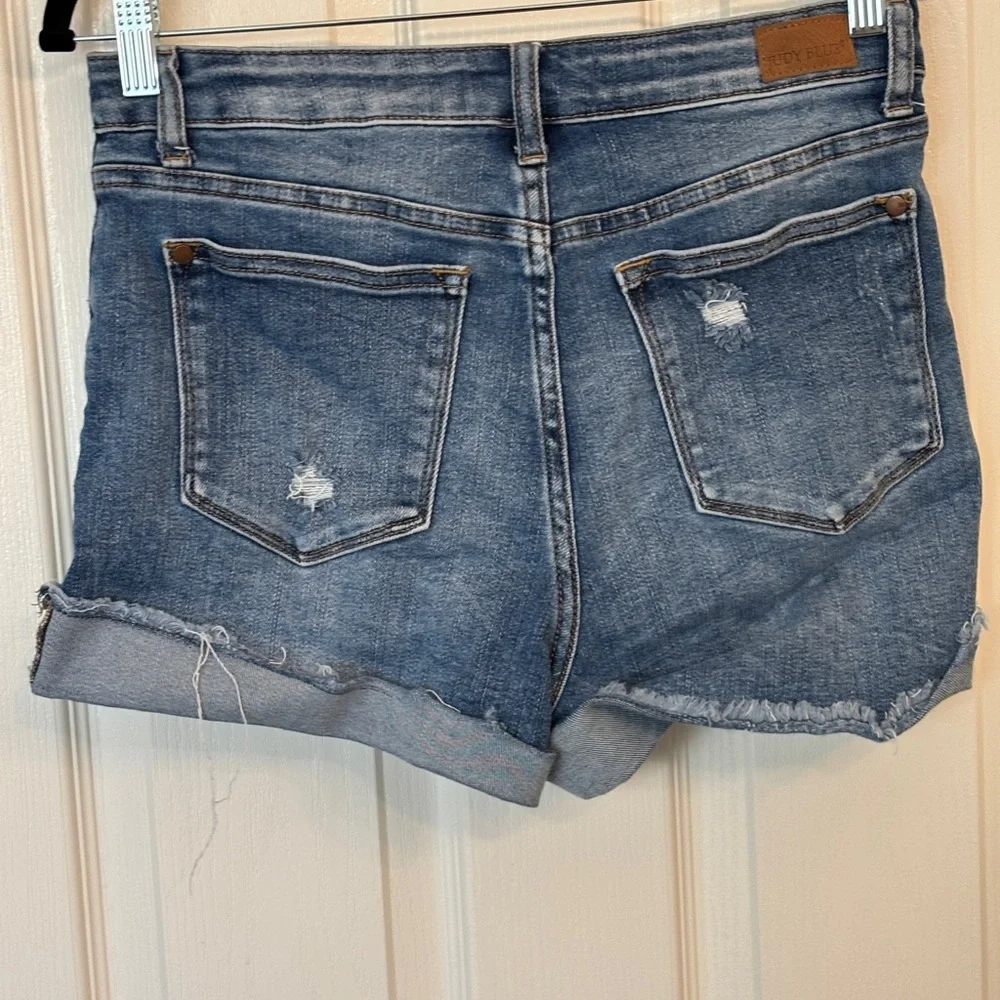 Judy Blue Distressed Denim Jean Shorts Women’s Size Medium Jeans Trendy - Picture 2 of 8